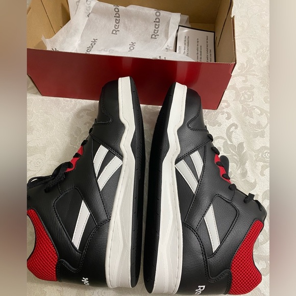 - NIB Reebok sneakers Black and Red size 11W - Picture 3 of 5